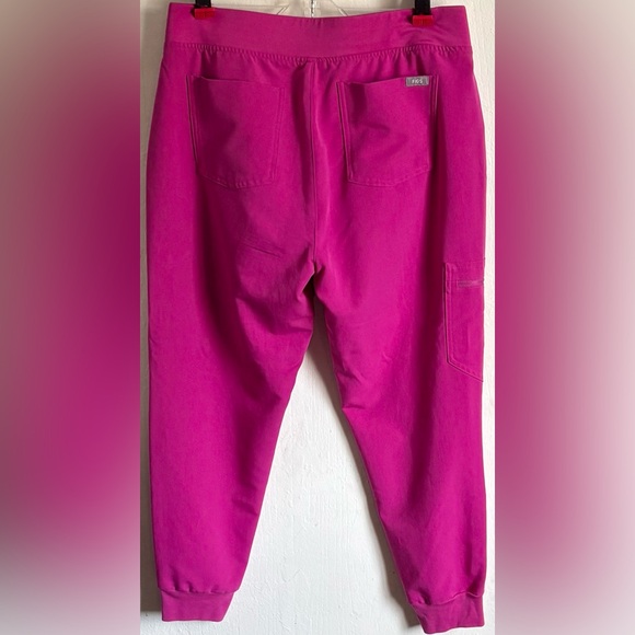 FIGS Raspberry Sorbet Scrub Set Jogger Scrub Pants & Scrub Top Size M - Picture 3 of 11